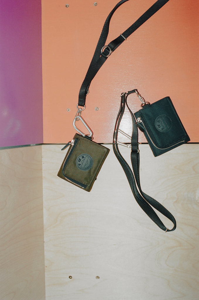 VAP25001 SHOULDER WALLET BLACK