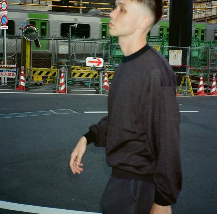 VASK25F002 Daniel Charcoal