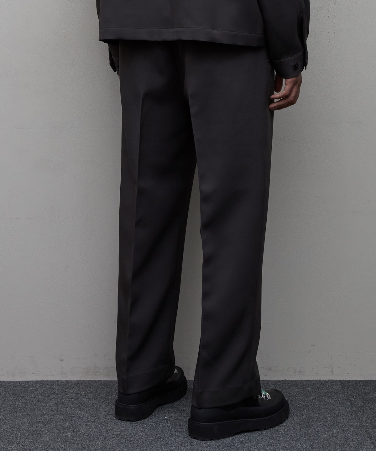 BAL-FR-004 BAL / FARAH WOOL WIDE TAPERED EASY PANT DARK CHARCOAL