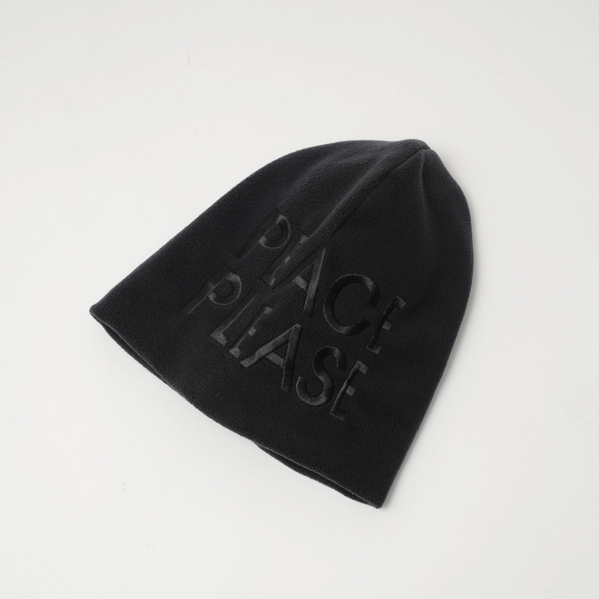GB26FW-002 FLEECE BEANIE(PEACE PLEASE)BLACK