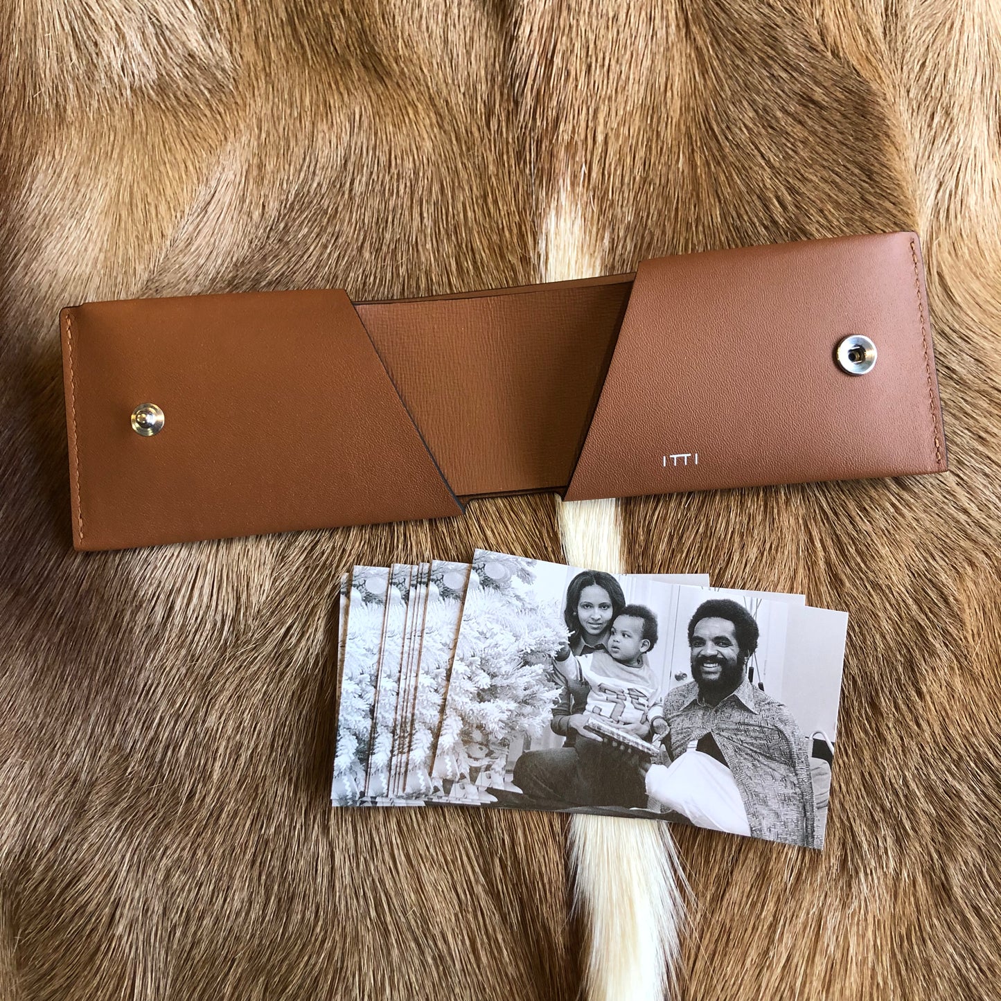 HERRIE VERTICAL CARD CASE / RAPTO PREMIER TEAK
