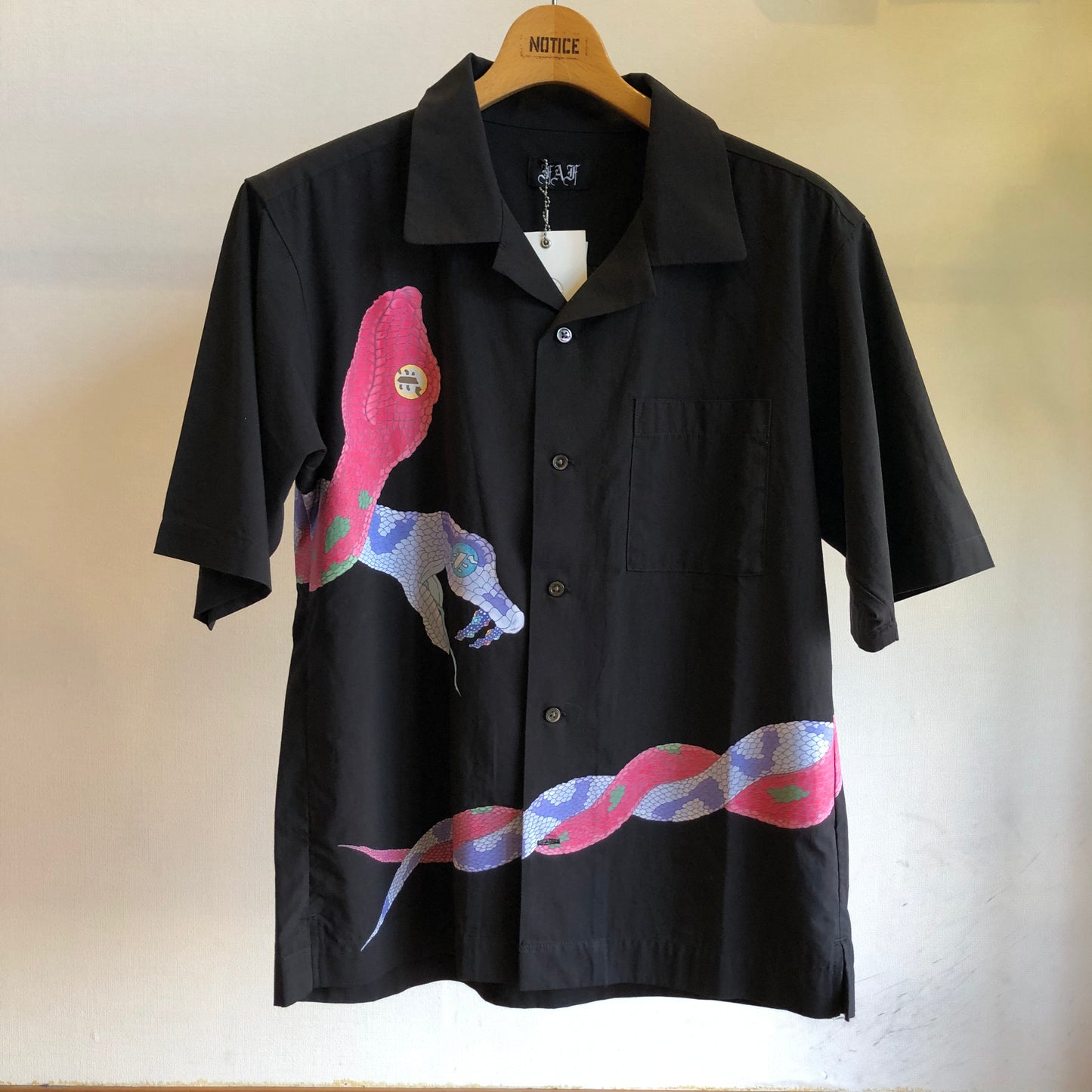 6 Snake Shirts BLACK