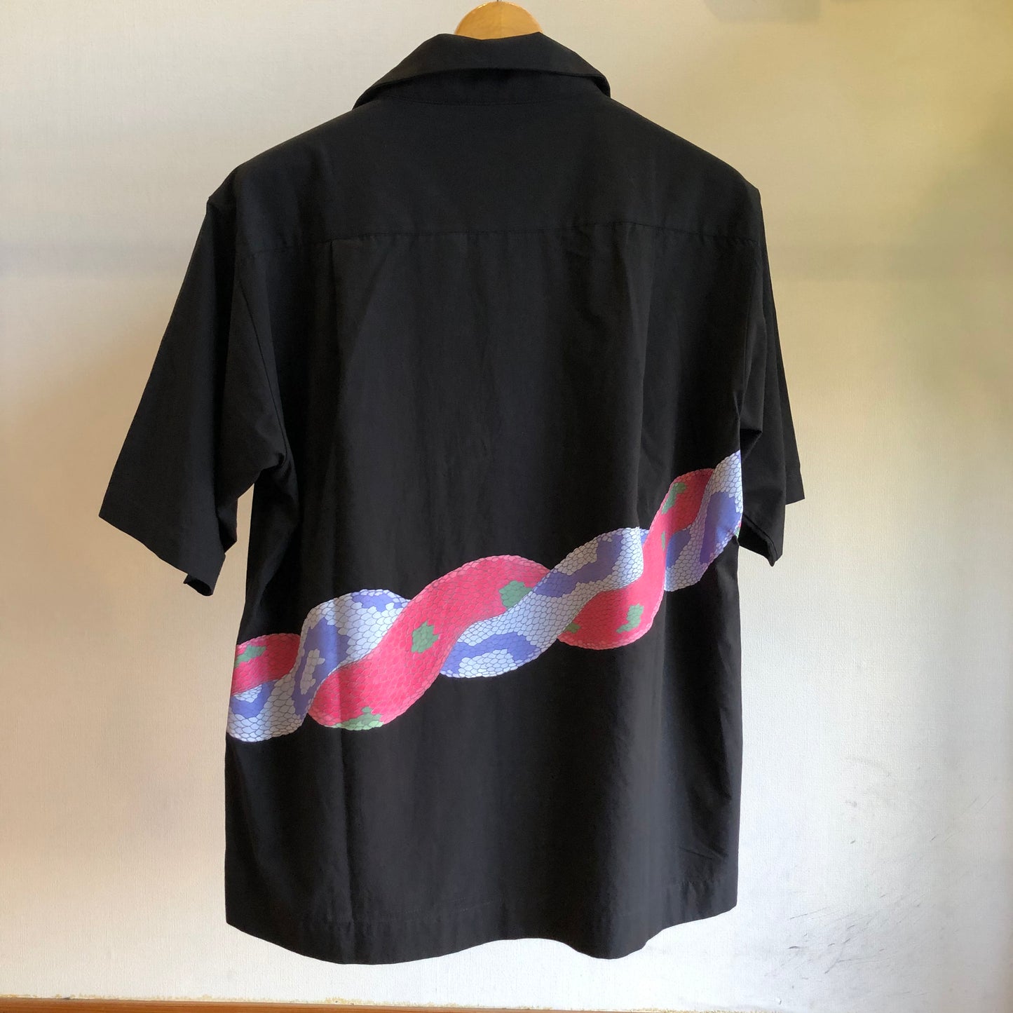 6 Snake Shirts BLACK