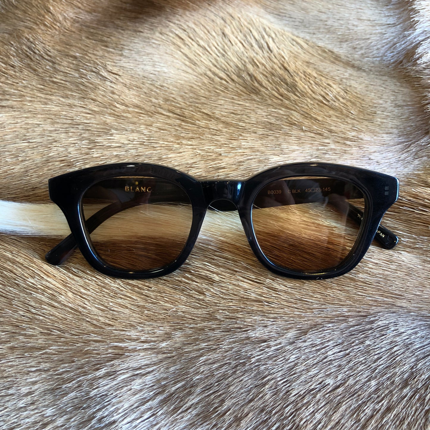 B0039 CLR BLK / TAN