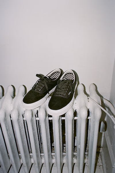 VN000CQ6RUX ERA WASHED BLK DENIM vainlarchive vans