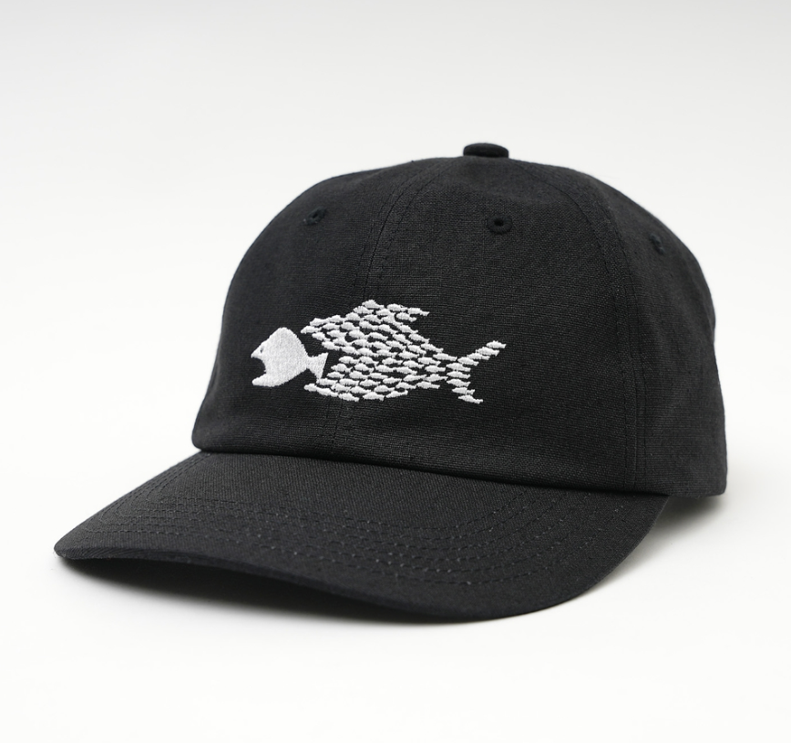 HARD BRIM 6 PANEL CAP LOW (SOLIDARITY) BLACK (WHITE EMB)