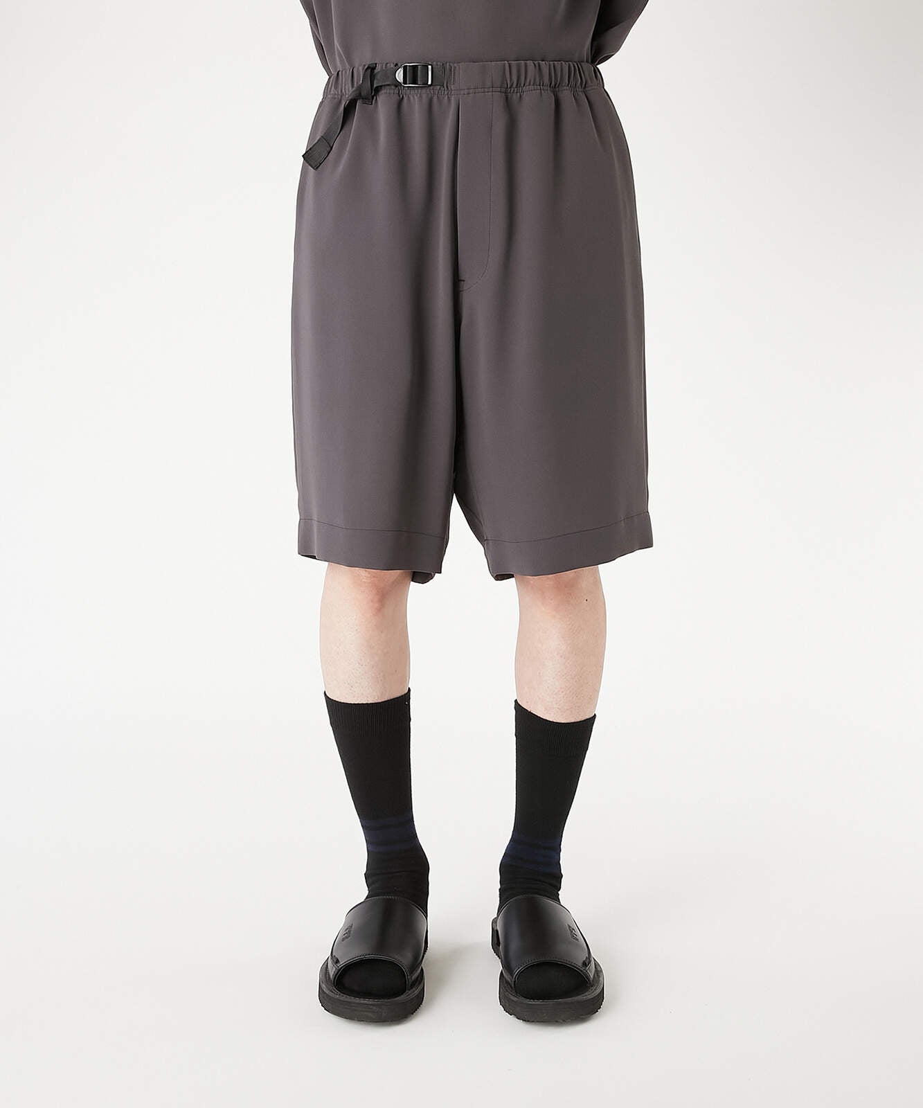 9261-CP54-002 / TUCK HALF PANTS BLACK