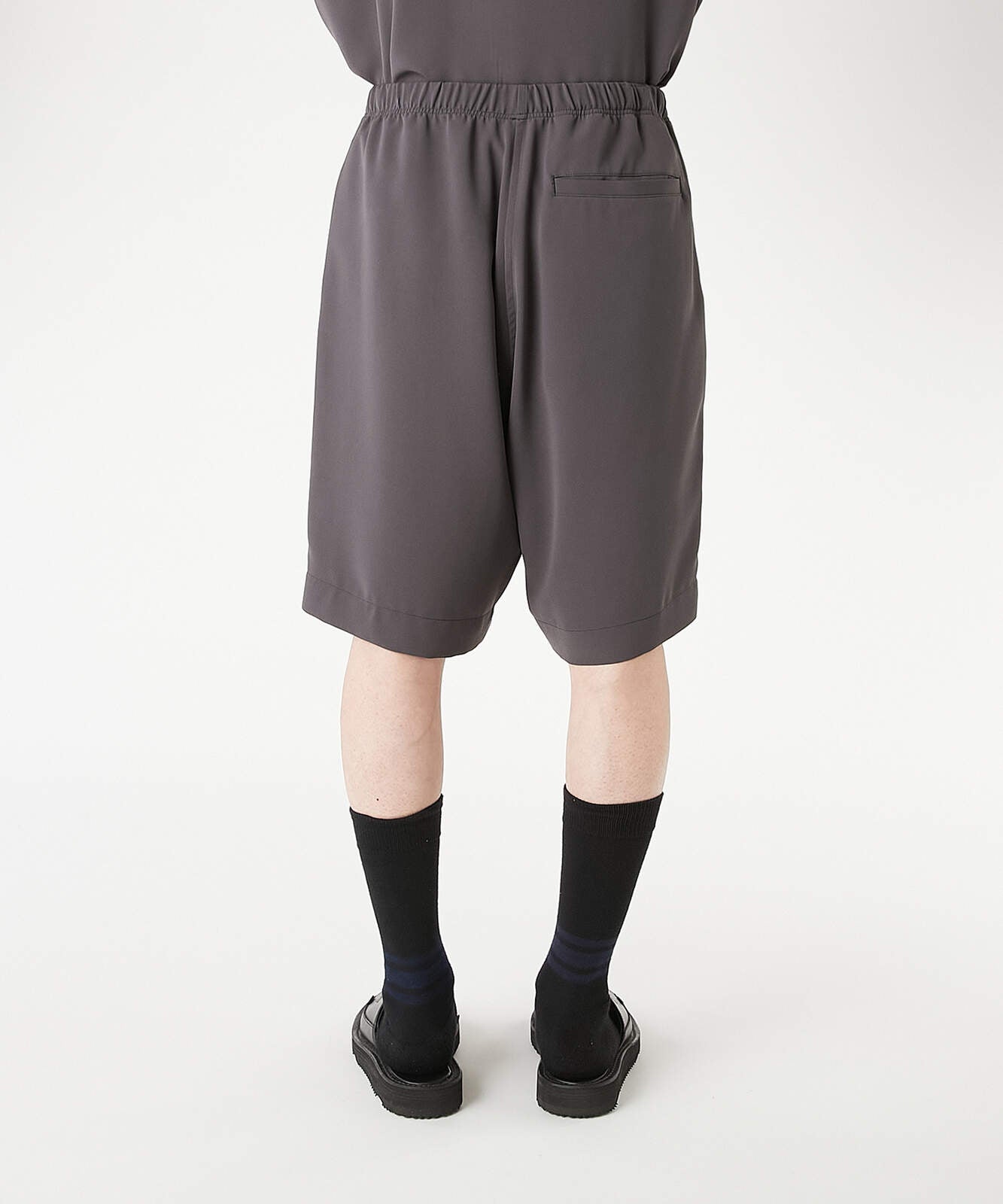 9261-CP54-002 / TUCK HALF PANTS BLACK