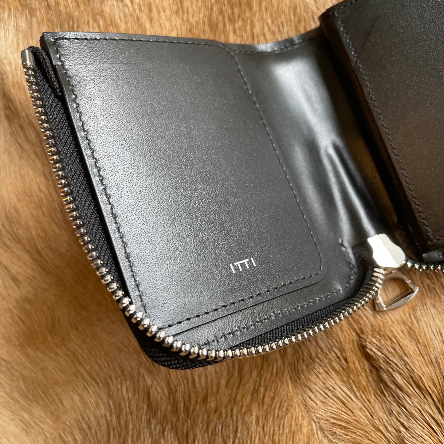 CRISTY VERY COMPACT WLT .5 / CROCO Black