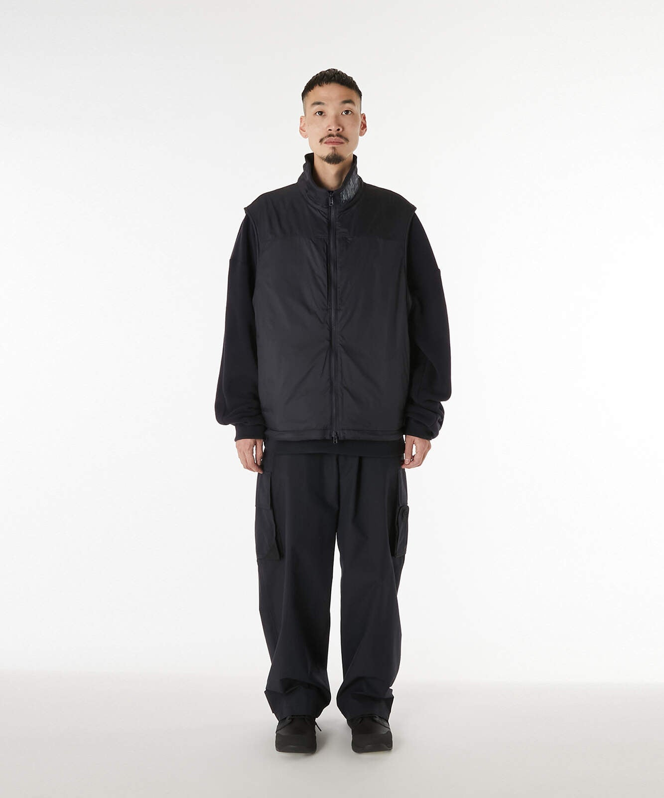 9252-VE01-003 / REVERSIBLE VEST BLACK