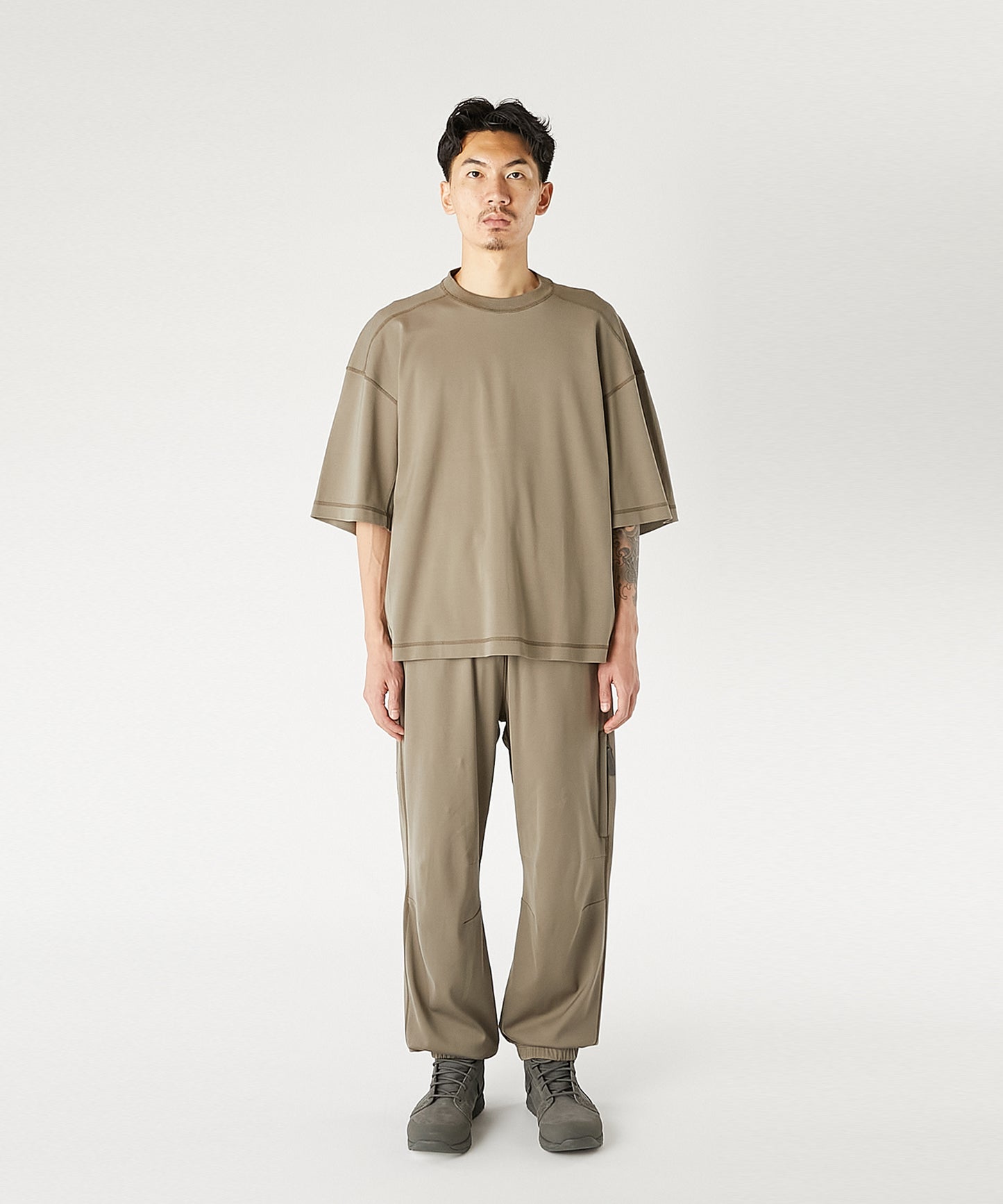 9261-CS55-009 / PANELED T-SHIRT KHAKI