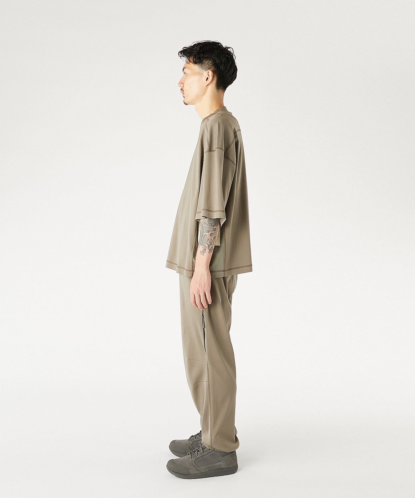 9261-CS55-009 / PANELED T-SHIRT KHAKI