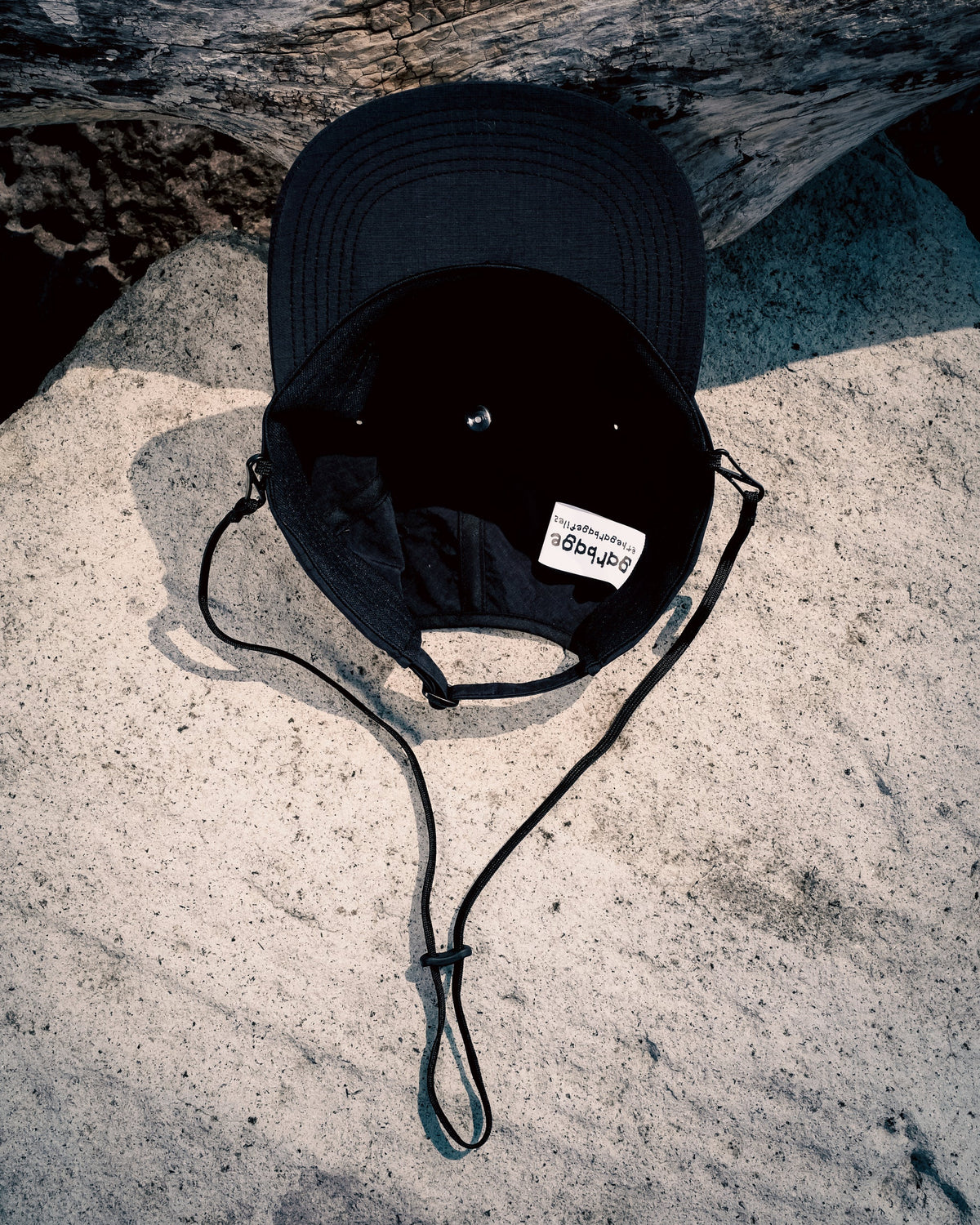 GB26FW-001 SOFT BRIM 6 PANEL CAP w/ CHIN STRAP (OFFLINE) BLACK