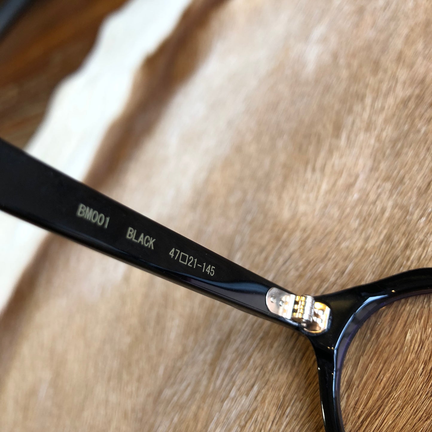 BM001 BLACK / BEIGE