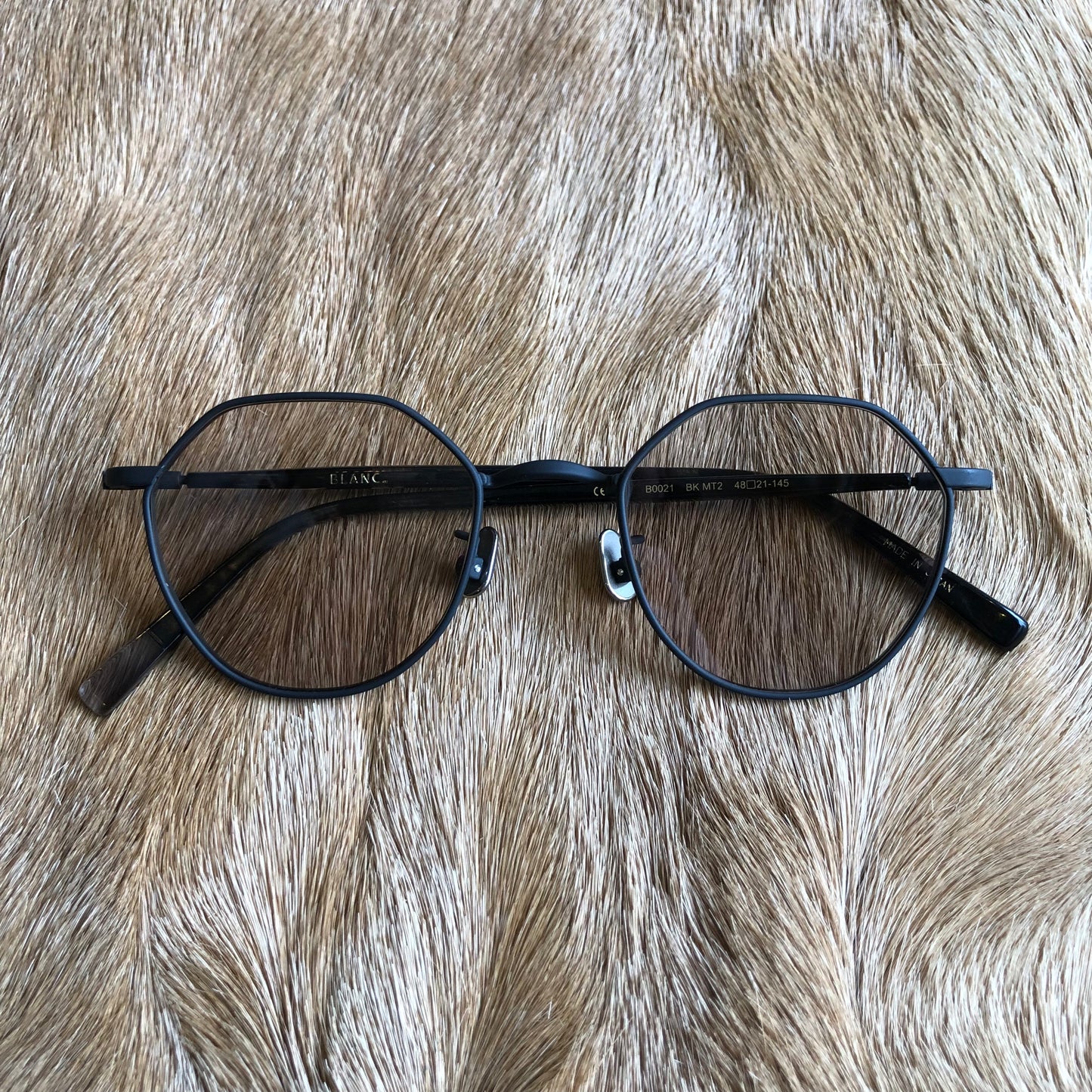 B0021 BLACK MAT 2 / L.KHAKI