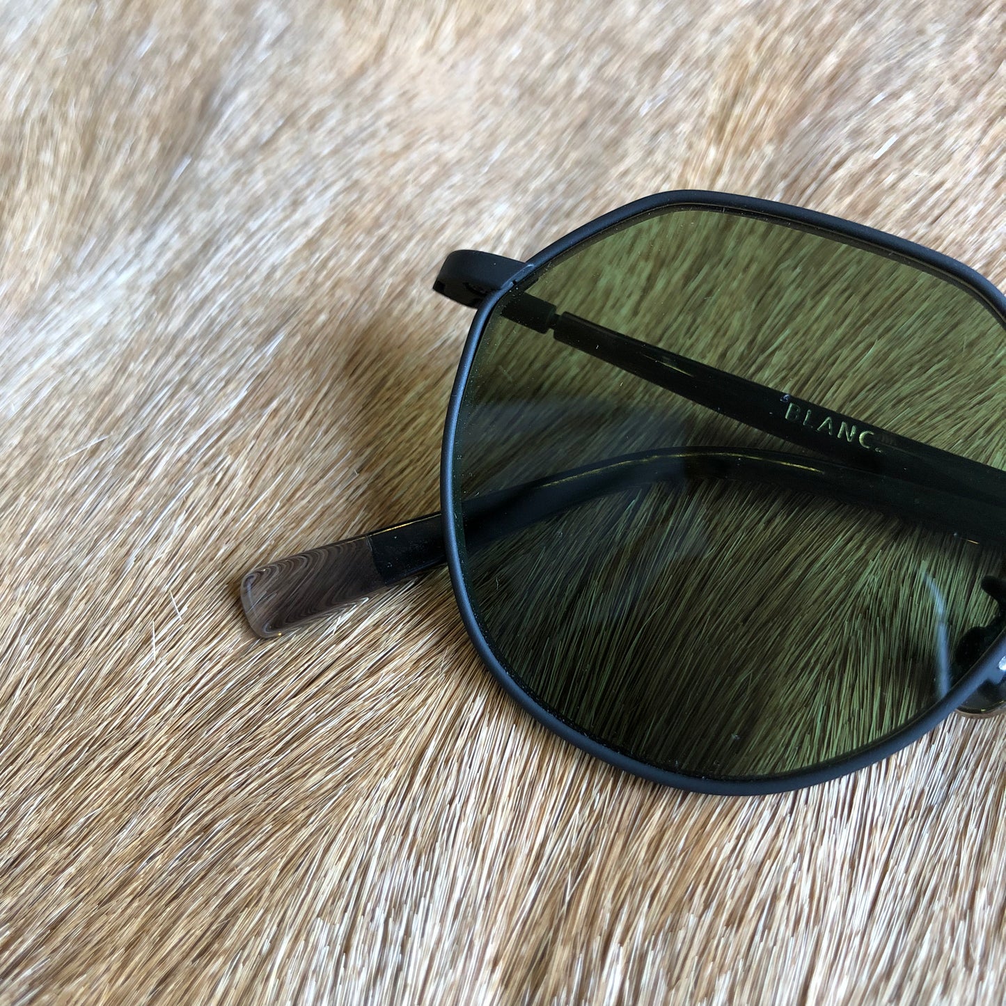 B0021 BLACK MAT 2 / V.GRN