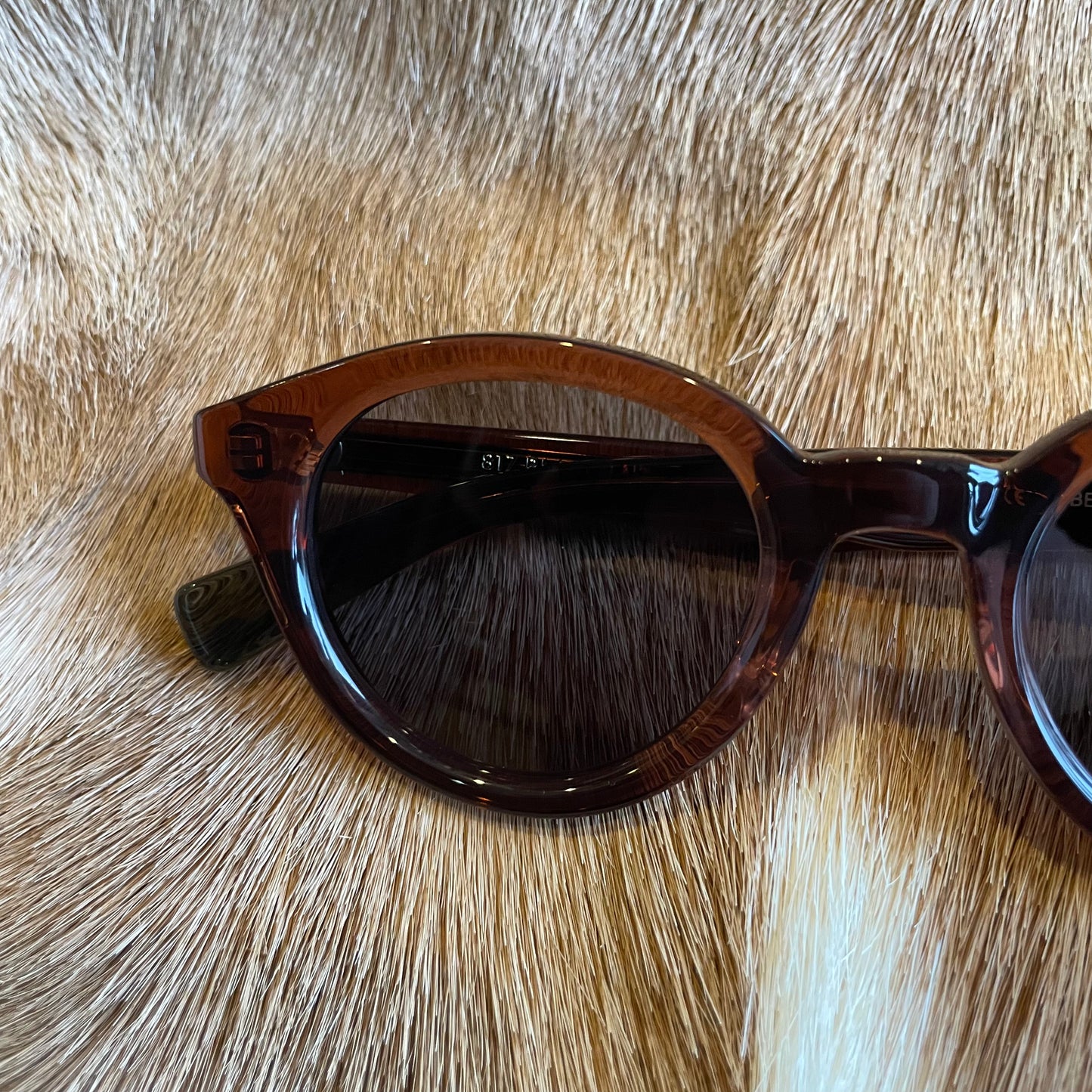 BE019 DARK AMBER / S.GRY