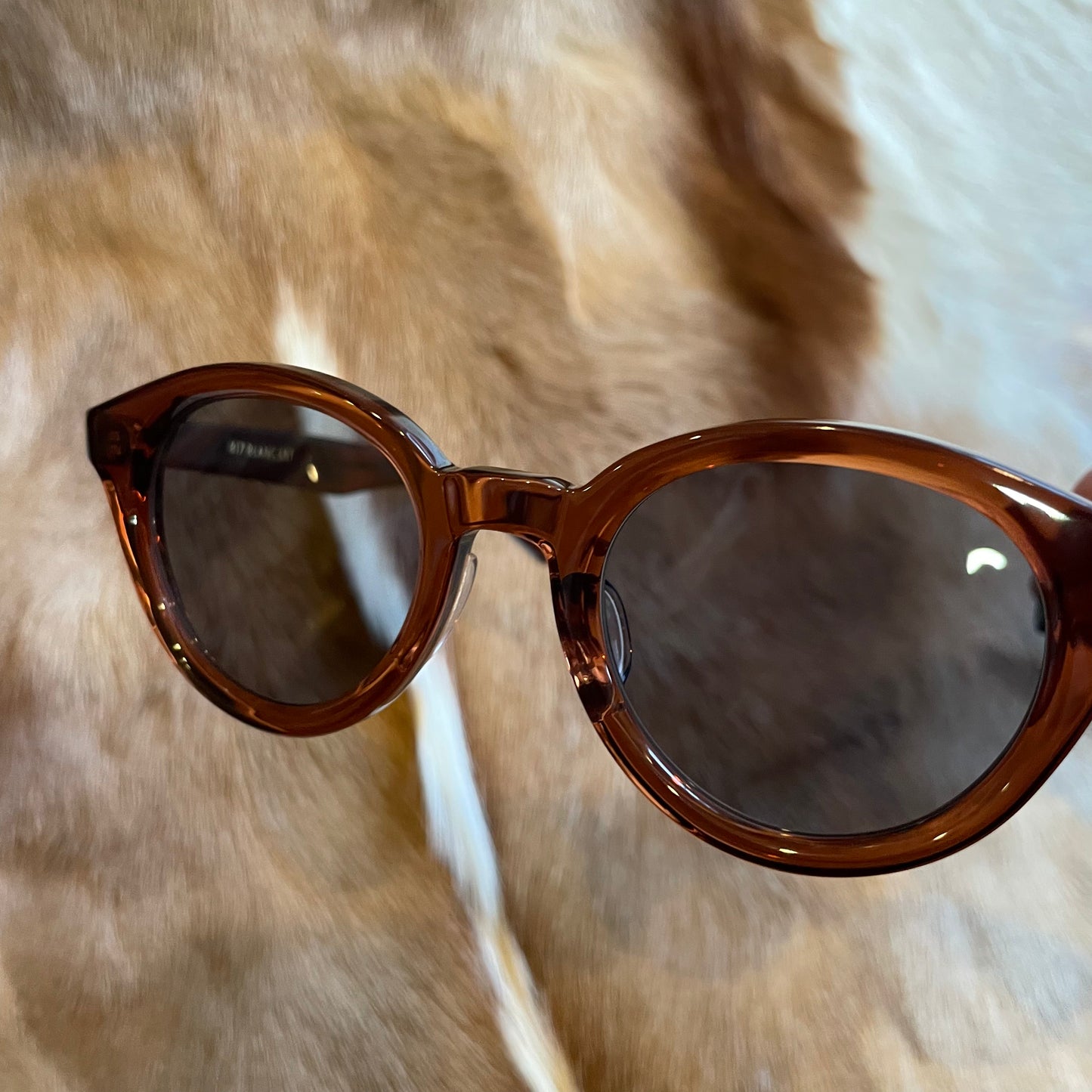 BE019 DARK AMBER / S.GRY