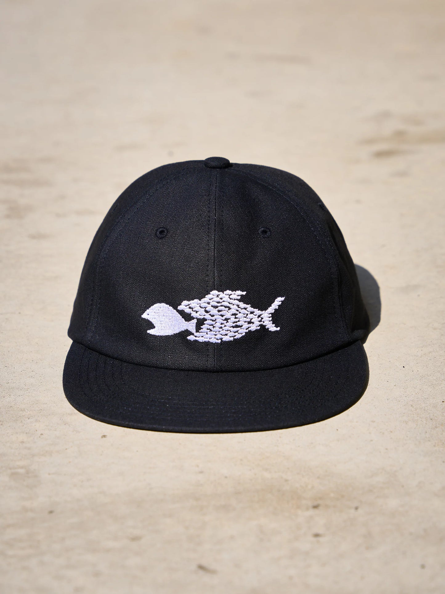HARD BRIM 6 PANEL CAP LOW (SOLIDARITY) BLACK (WHITE EMB)