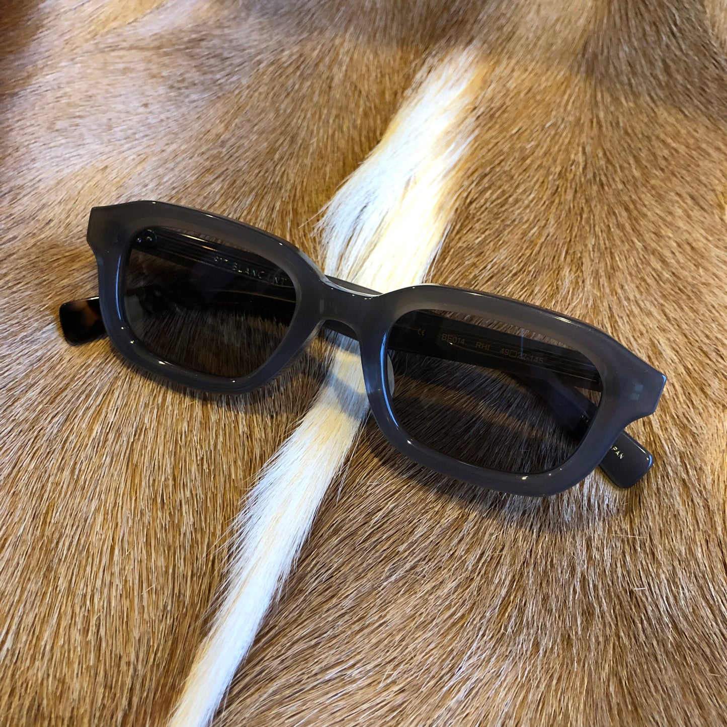 BE014 RHINO / M.GRY