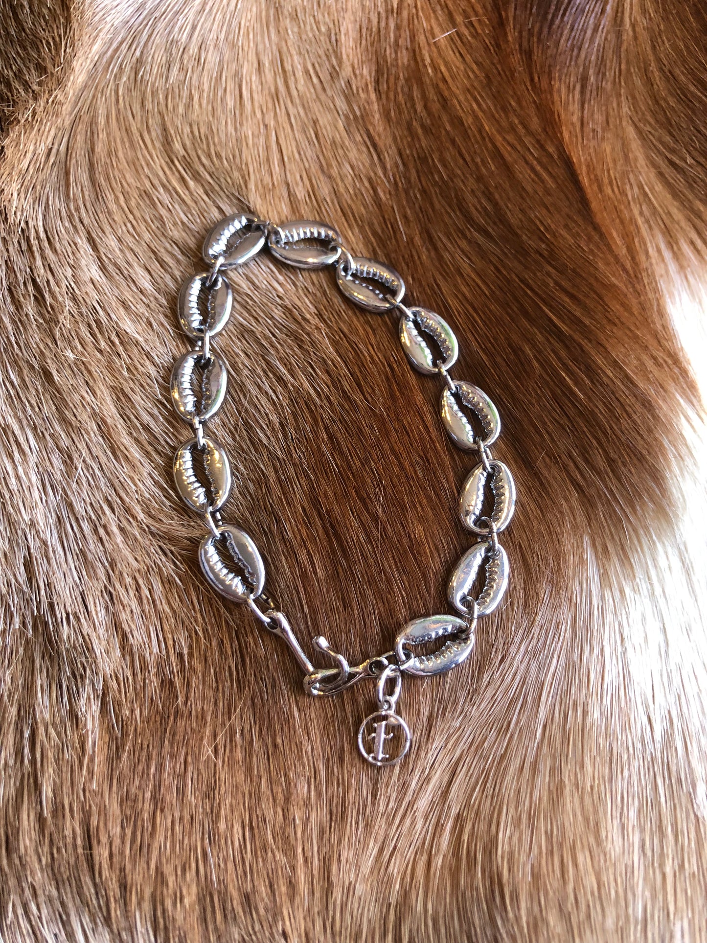 004122812 Shell Bracelet