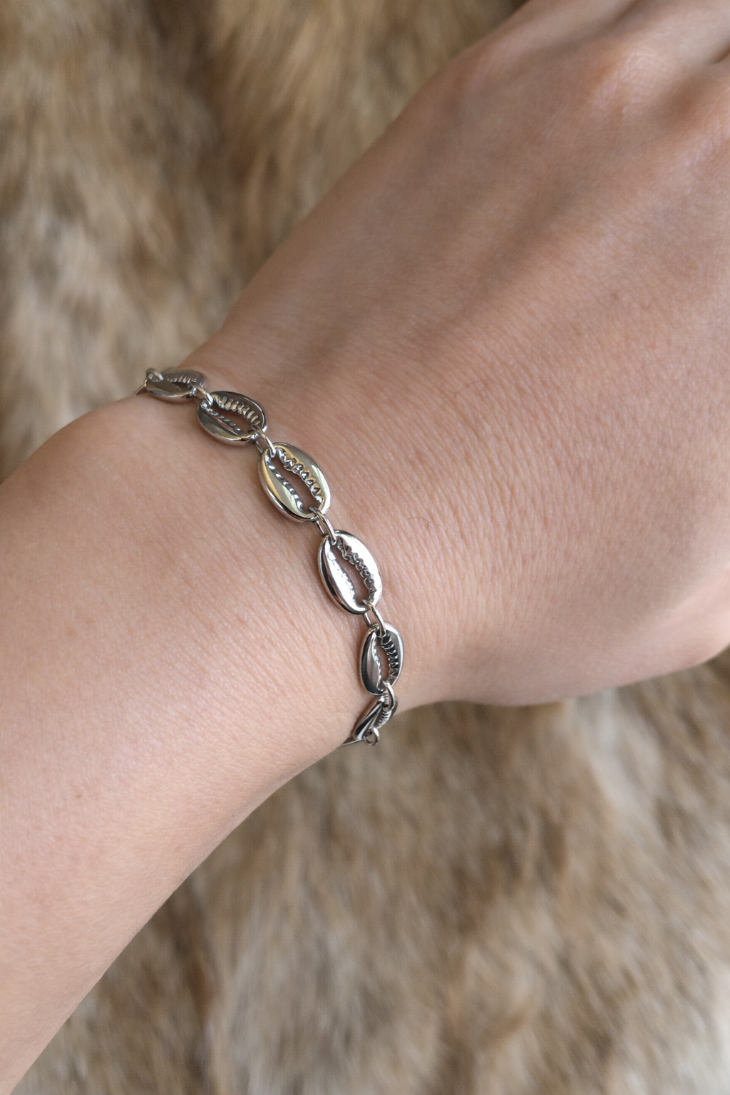 004122812 Shell Bracelet
