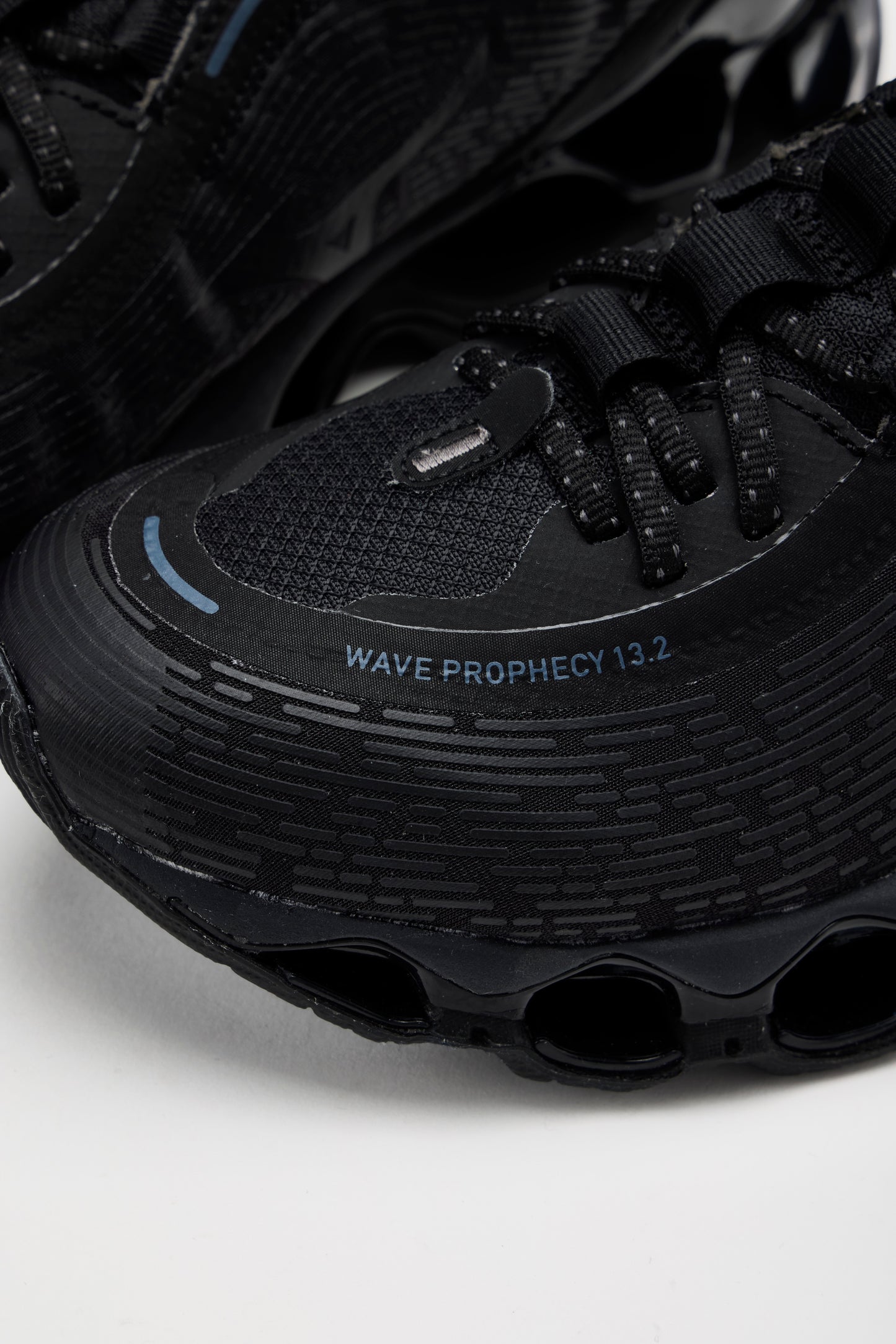 D1GA260 502 WAVE PROPHECY 13.2 Black / Black / Iron Gate