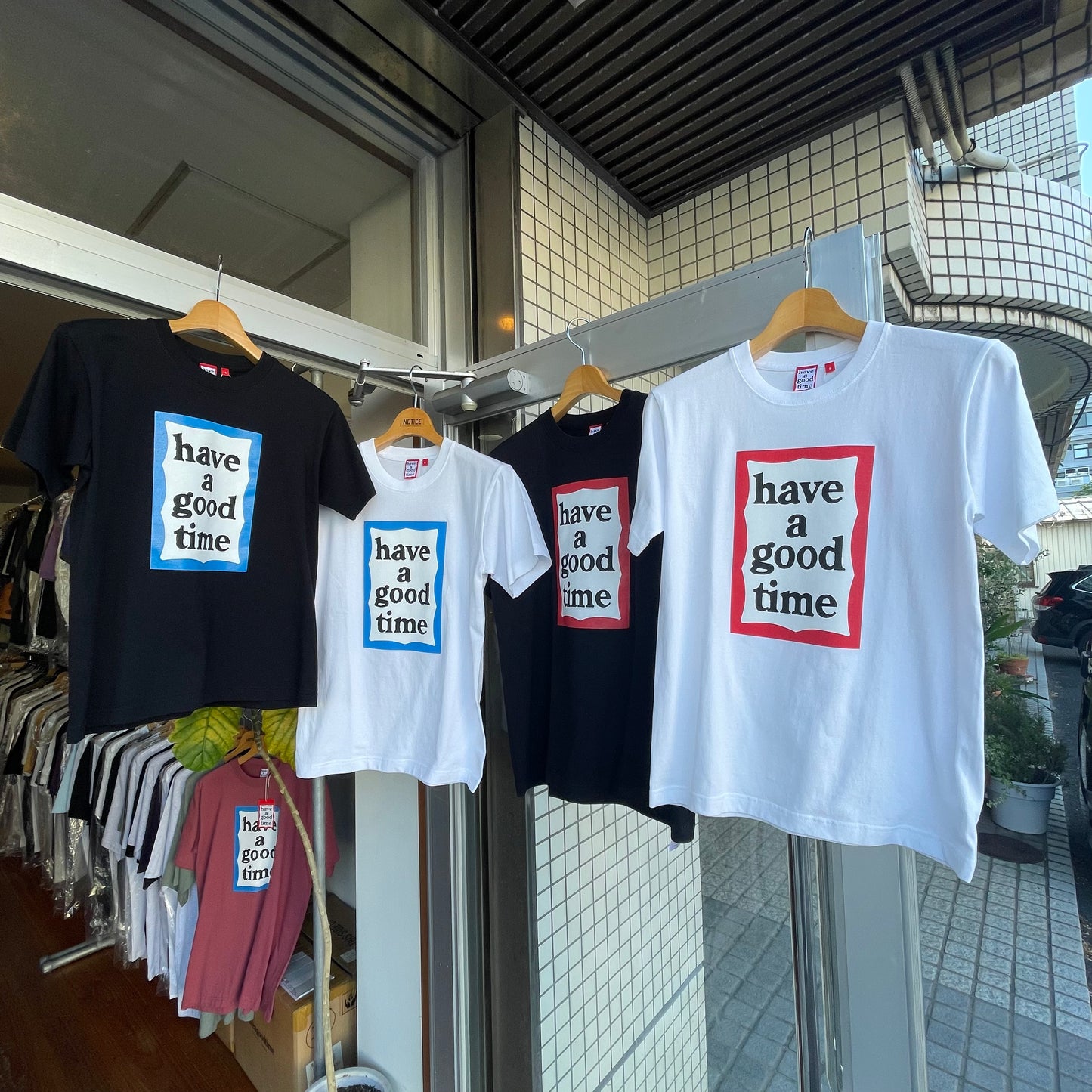 BLUE FRAME S/S TEE BLACK
