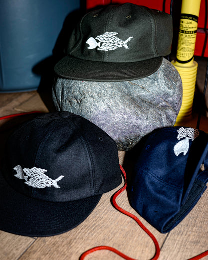 HARD BRIM 6 PANEL CAP LOW (SOLIDARITY) BLACK (WHITE EMB)